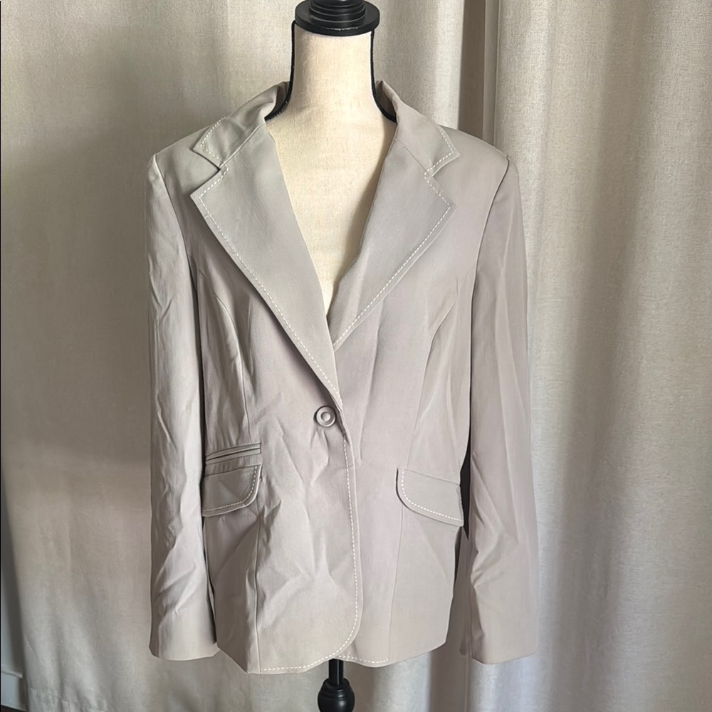 CAbi Tan Blazer Tailored Relaxed Fit w Shoulder Pads